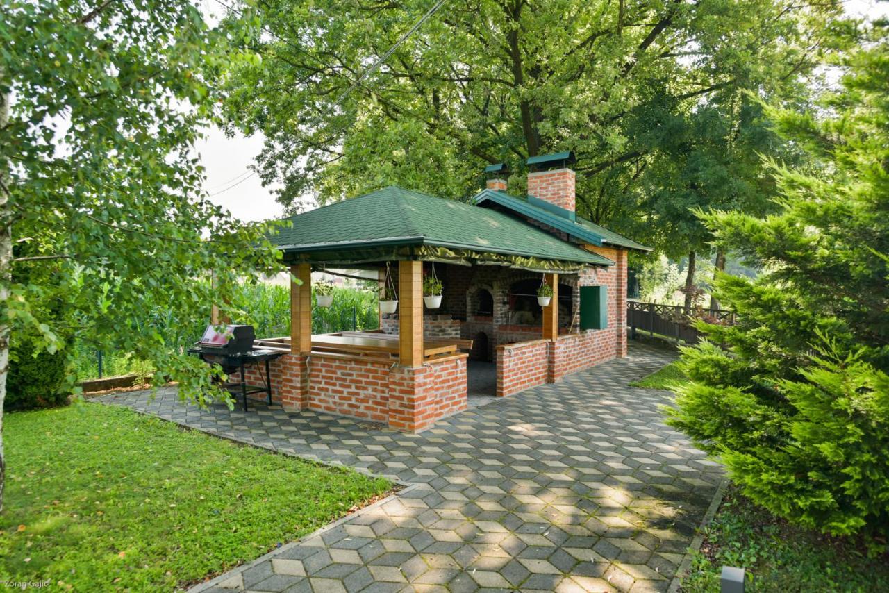 Hotel & Distillery Monogram Gradac  Exterior photo